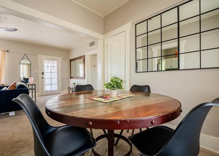 Apartamento Work Desk- Firepit-pool-steps To Uofa *